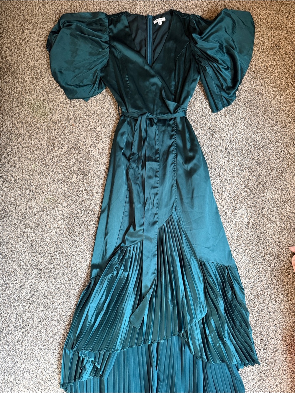 Emerald Green Pleated Maxi Dress with Puff Sleeves